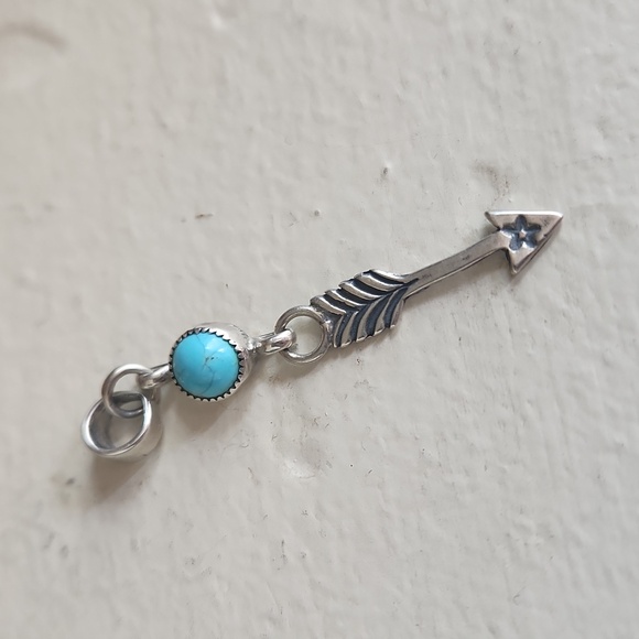 Adorable NWOT Native American Navajo Turquoise & Sterling Arrow Pendant 🩵🏹🎁 - Picture 7 of 13